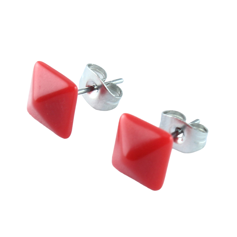 How does the polishing process of stainless steel earrings (studs) improve the surface gloss and texture?