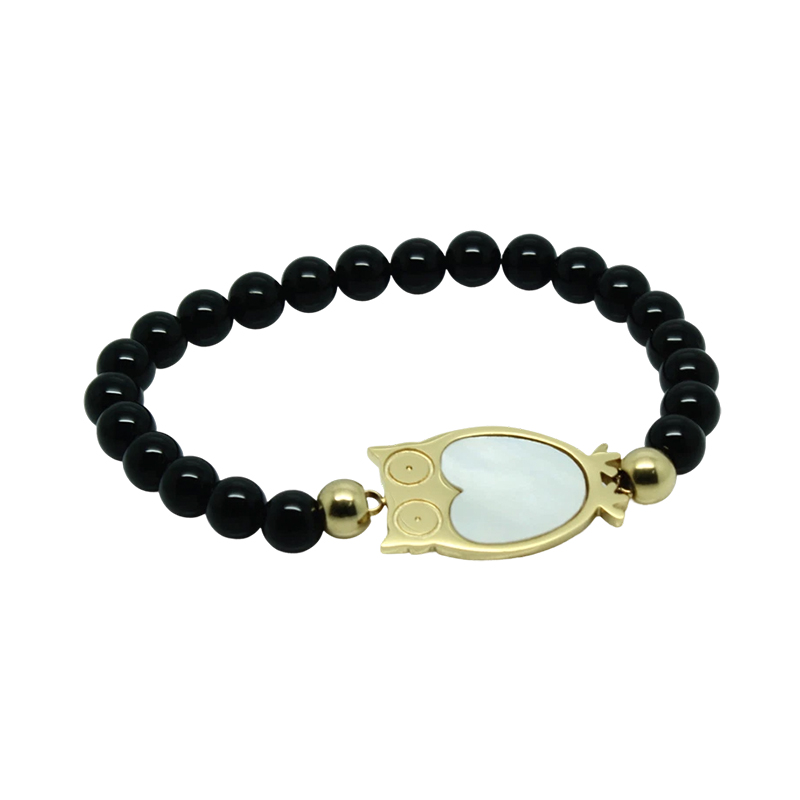 How does a stainless steel bracelet become an ideal choice for everyday wear due to its durability and modern aesthetics?